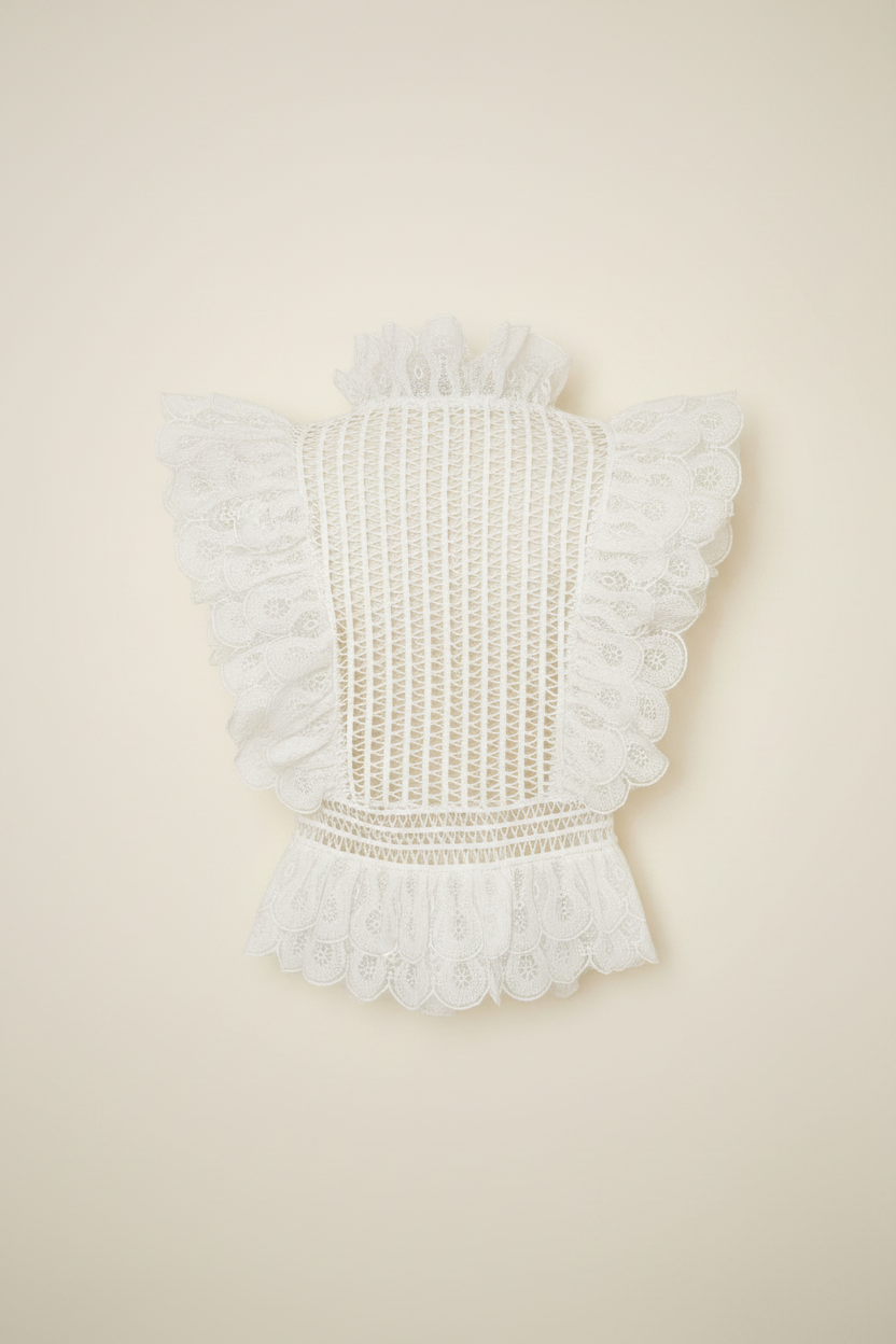 Flat lay trasero - crop top crochet blanco - fondo ivory