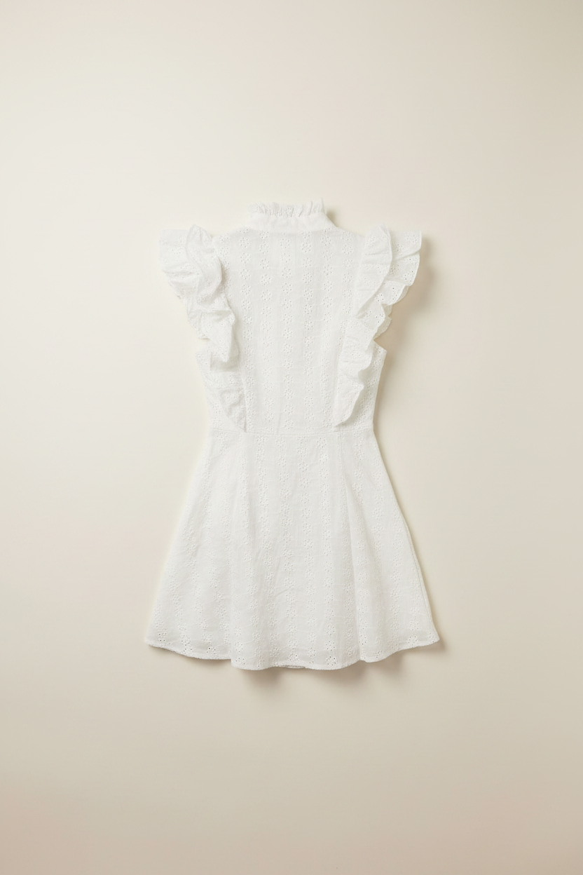 Flat lay trasero - vestido broderie blanco - fondo ivory